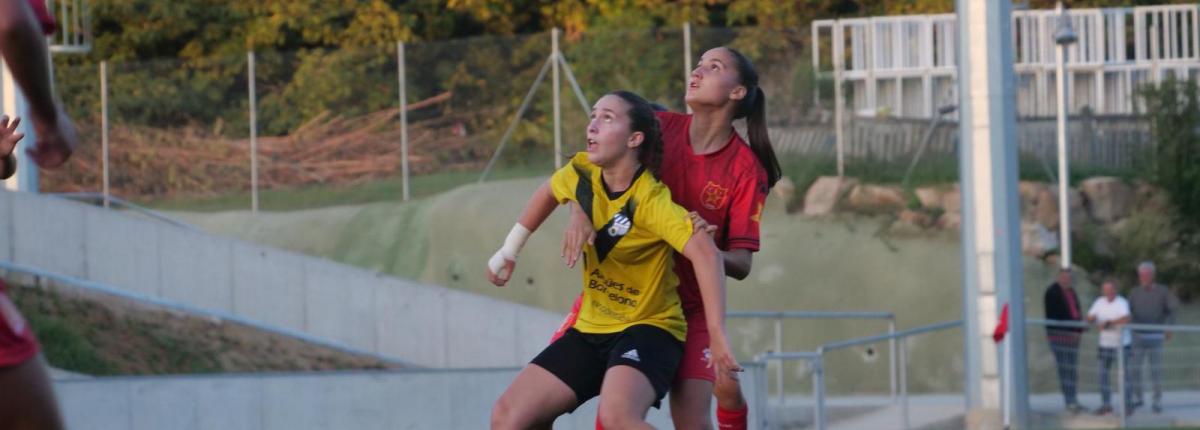 Claudia lluitant la pilota